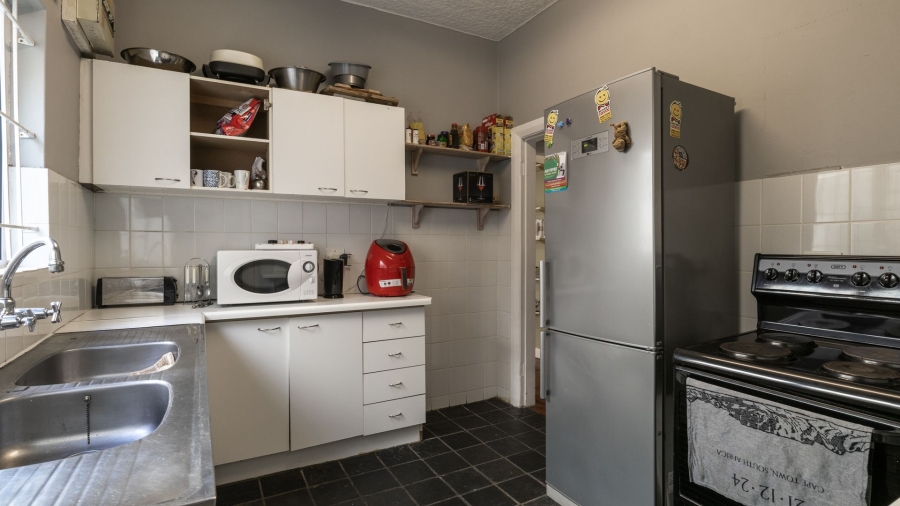2 Bedroom Property for Sale in Vredehoek Western Cape